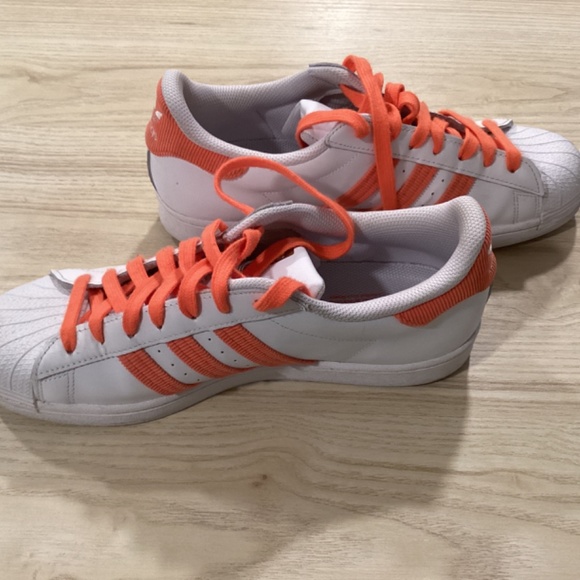 Adidas superstars - Picture 3 of 4